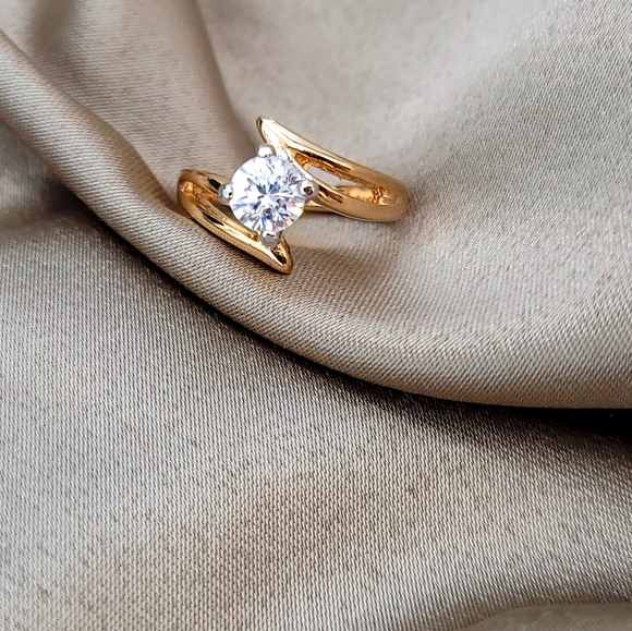 Vintage 18khge cz ring size 5 - Picture 7 of 8